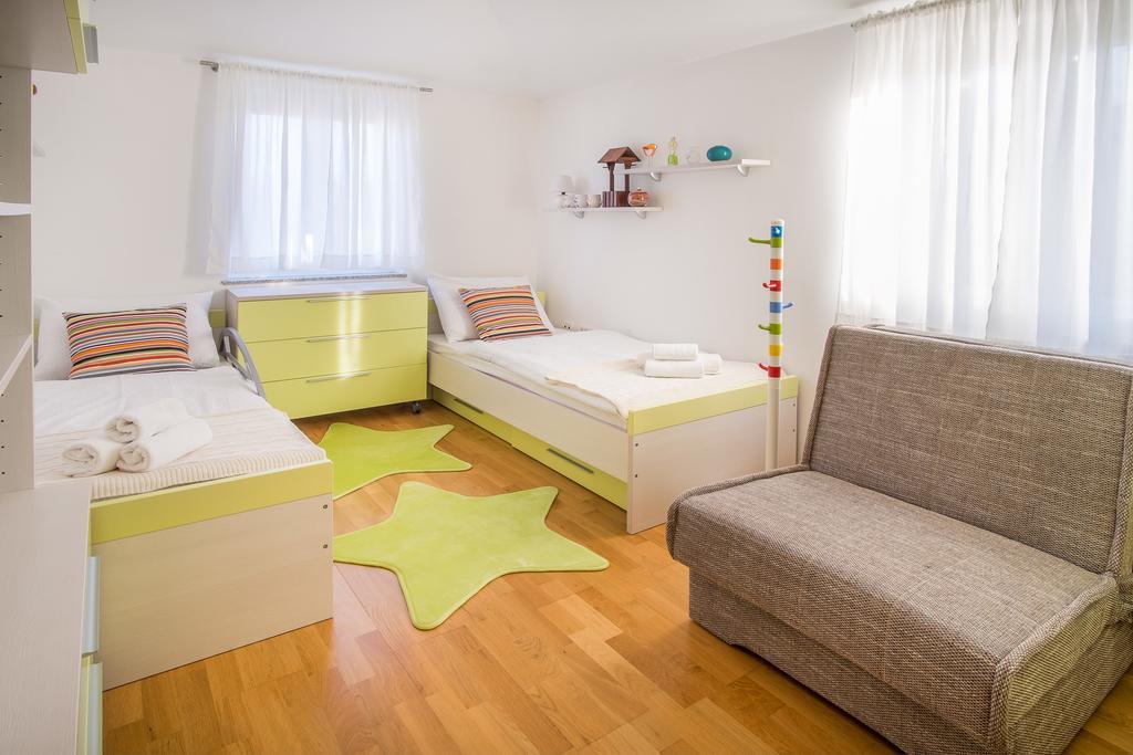 Apartment Ivana 2435 Малинска Экстерьер фото